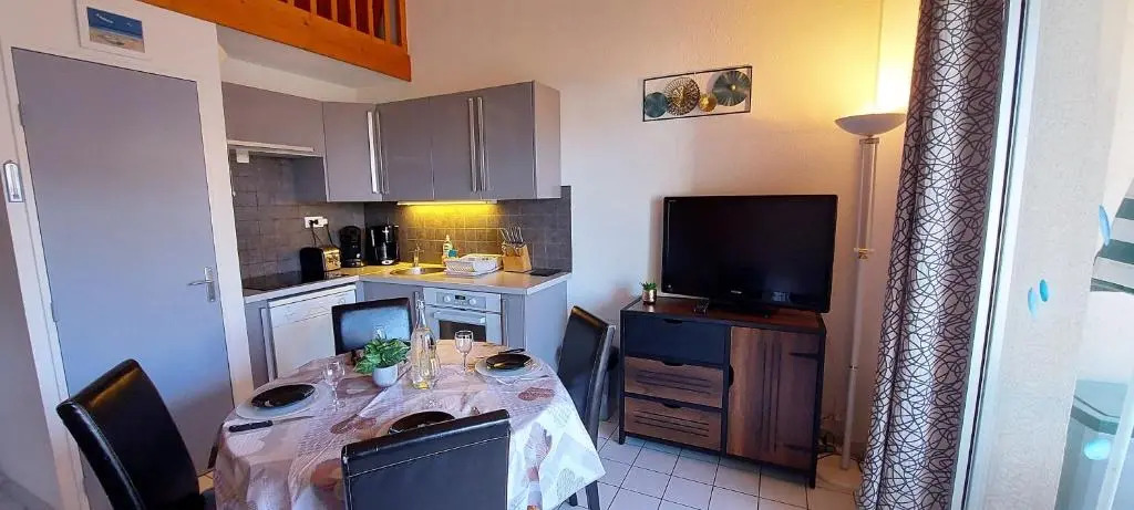 APPARTEMENT AU CALME AVEC PISCINE ET PARKING dans résidence securisée