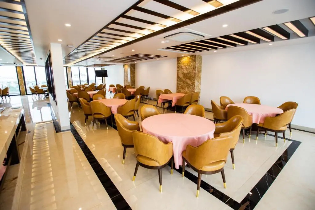 Golden Palm HaLong Hotel