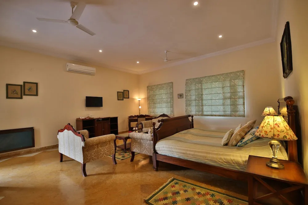 Roop Niwas Kothi, Near Mandawa