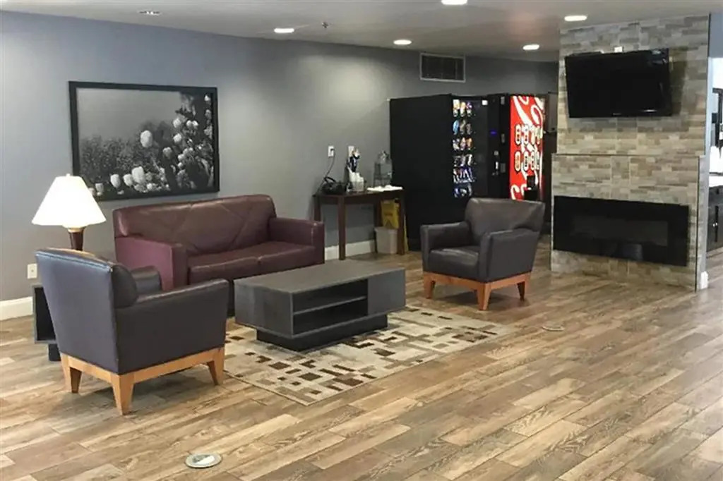 Howard Johnson Inn Cleveland Airport