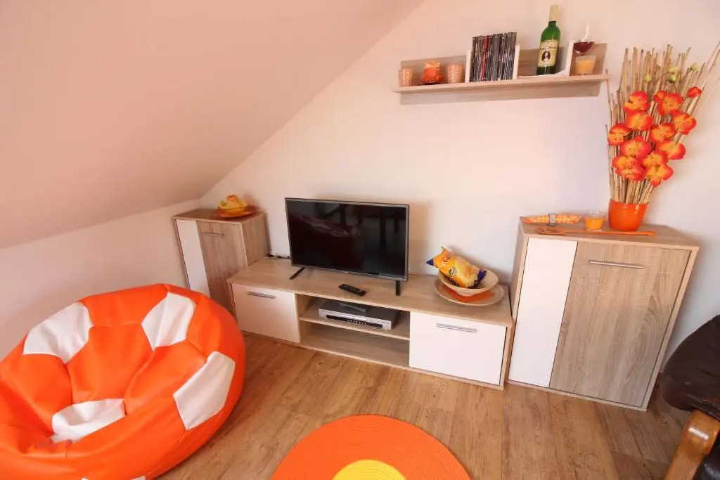 Orange Loft Apartment