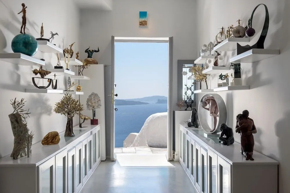 Oia Treasures Art Suites