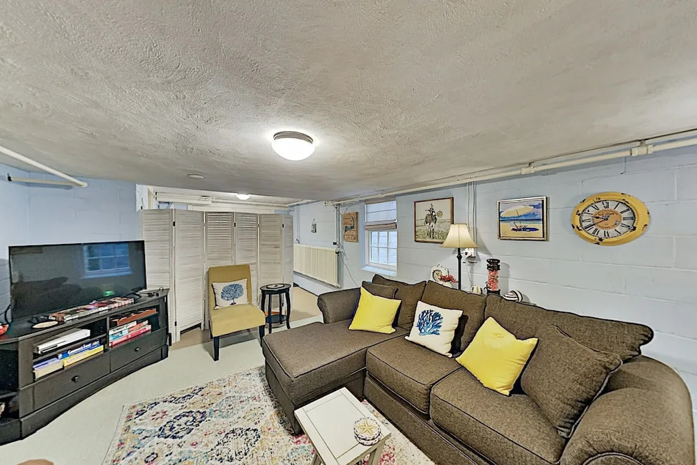 181 Chase St Home 3 Bedrooms 2 Bathrooms Home