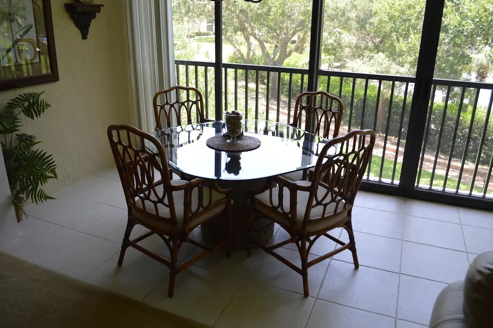 Cove II 820F 2 Bedroom Condo By Midnight Cove II