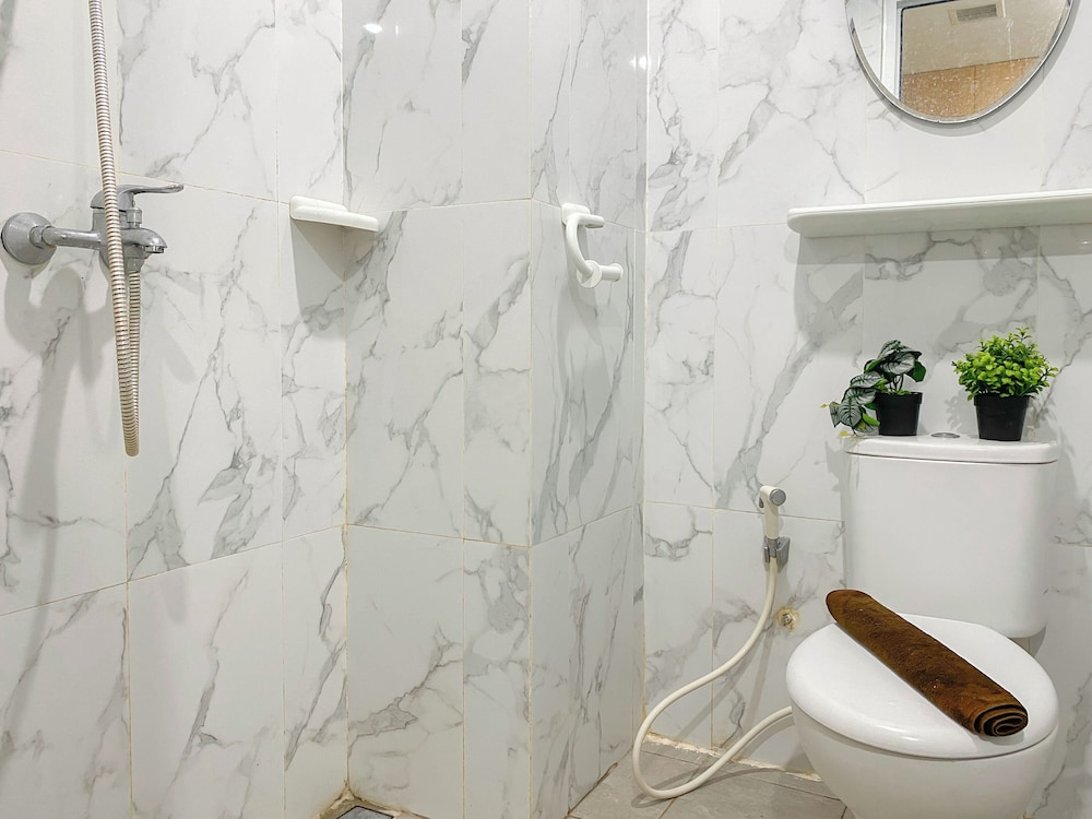 Contemporary And Restful 2Br At Apartment Anwa Residence