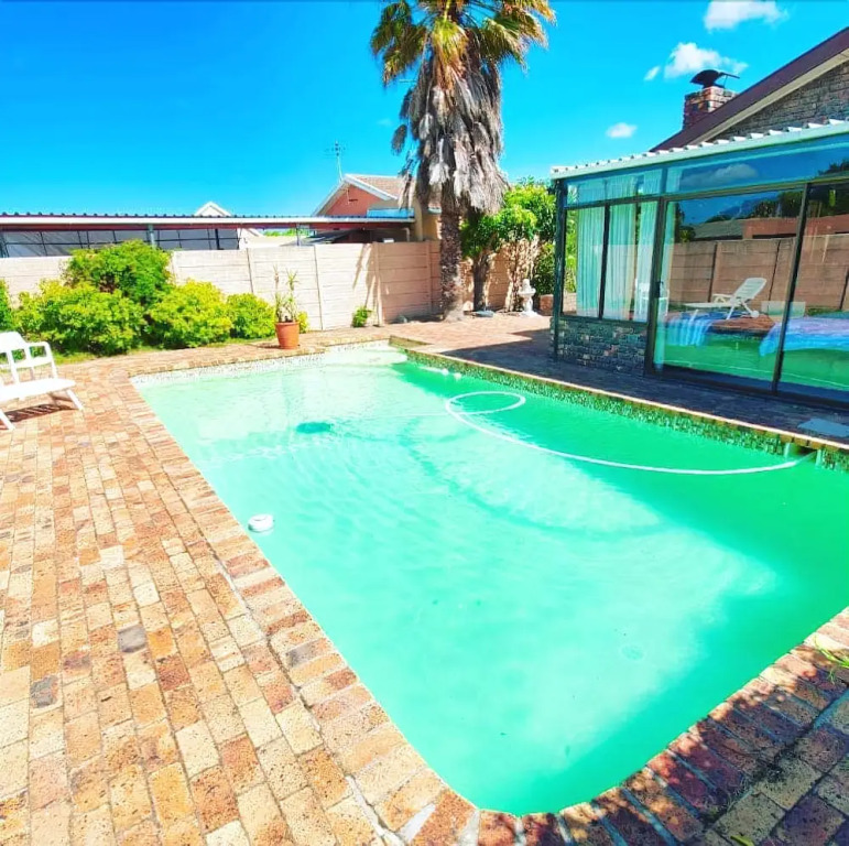 Sue's bnb in Bothasig