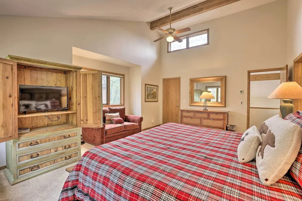 Walk to Lift: Townhome w/ Shuttle in Breckenridge!