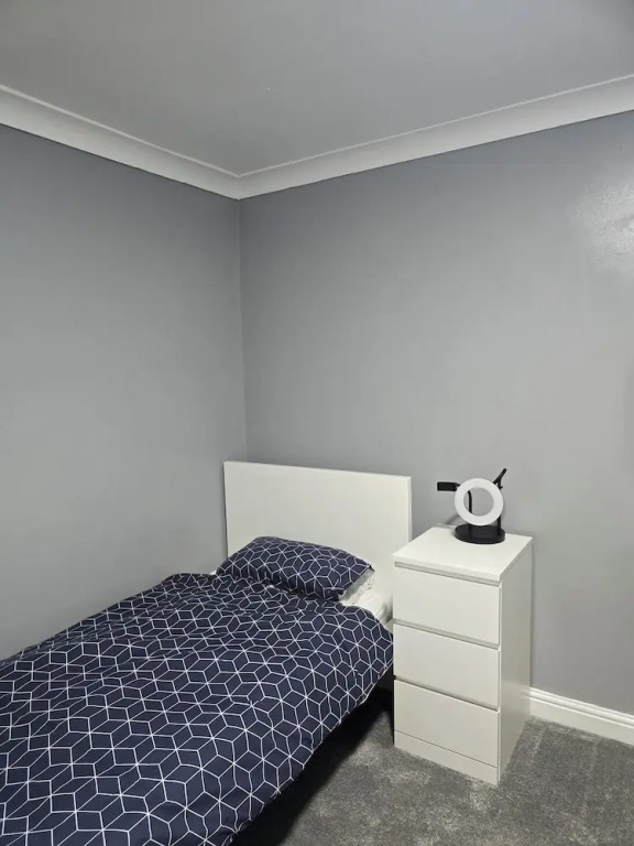 Manchester - House - Sleeps 6 - Parking - Garden
