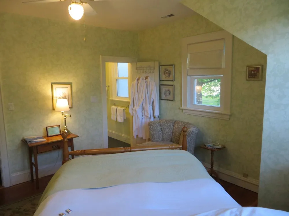 Farmhouse Inn B&B