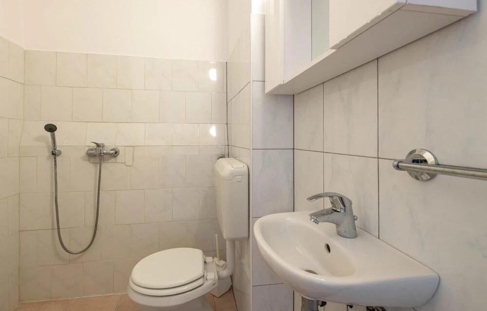 3 Bedroom Lovely Home In Peruski