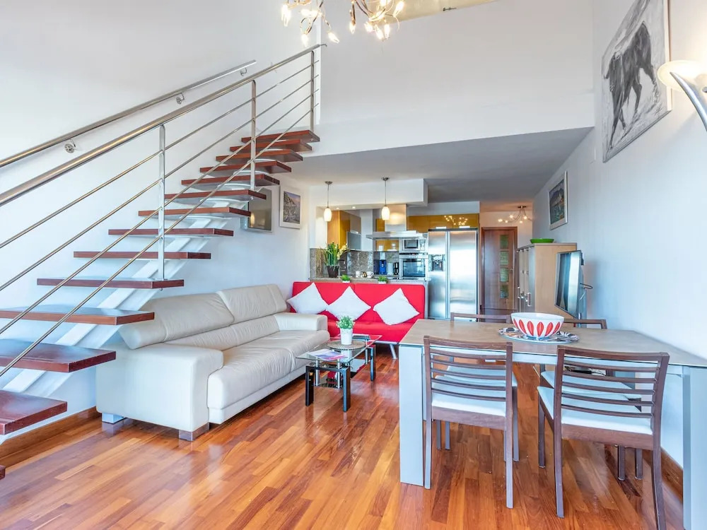 Modern Furnished Apartment Near Shops and Restaurants