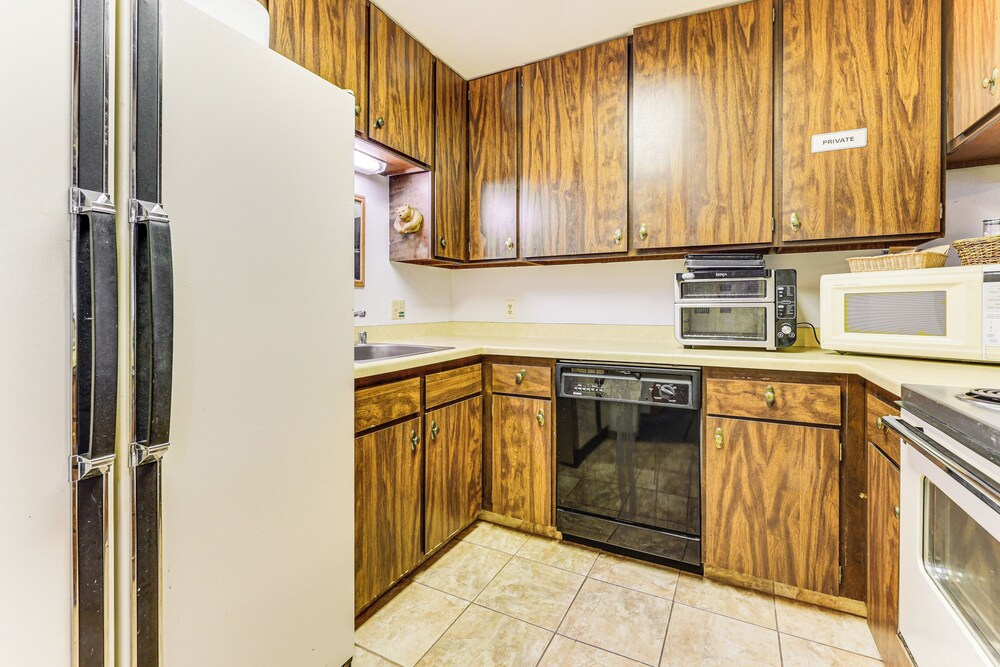 Community Perks & Watercrafts: Shaver Lake Condo