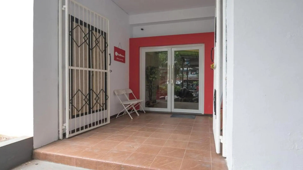 RedDoorz near ITC Mangga Dua