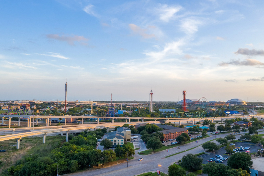 Holiday Inn Express & Suites Arlington North   Stadium Area by IHG