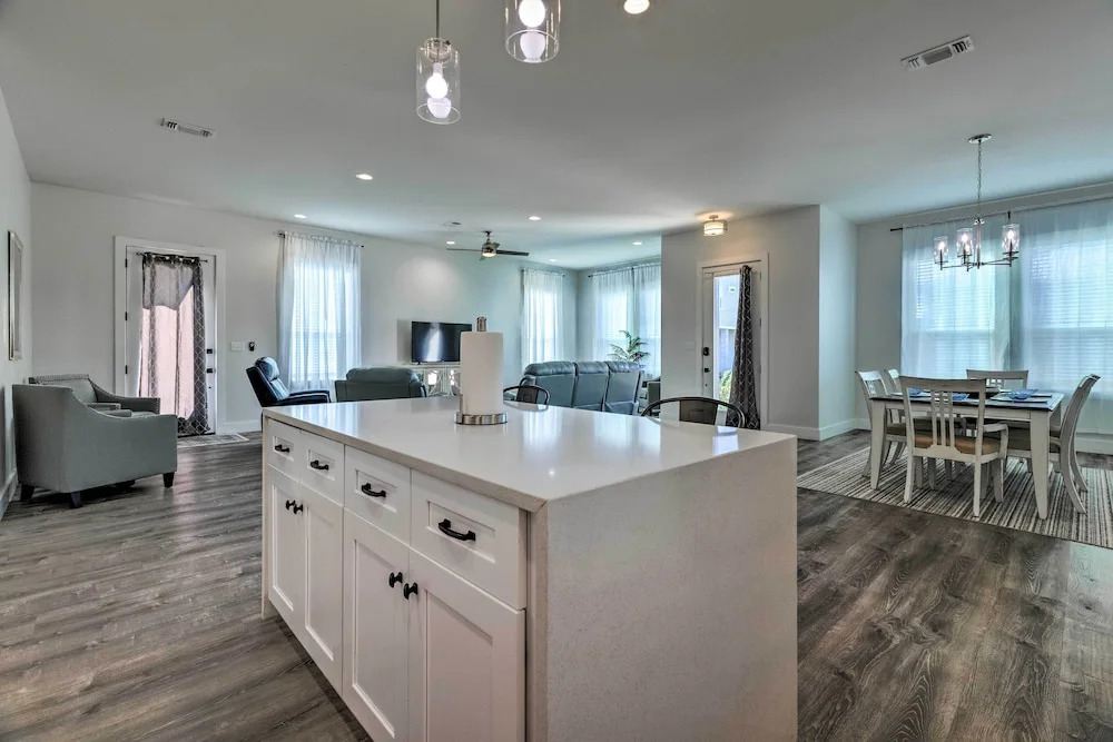 Spacious Gulfport Home - Walk to Beach