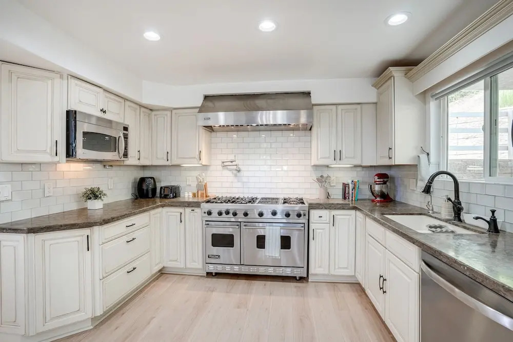 Chic Santa Paula Home w/ Mountain & City Views!