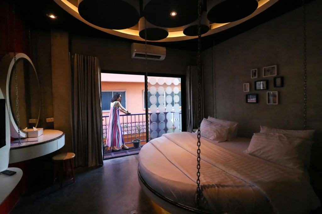 Collection O Jasaen Stylish Unique Hotel
