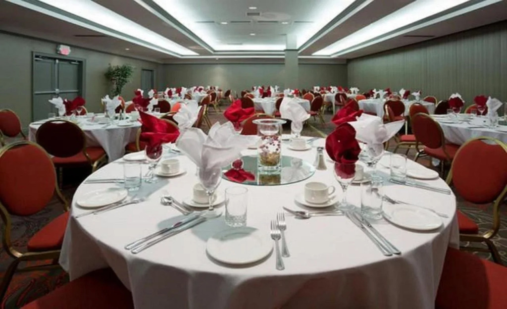 Holiday Inn Toronto Airport East by IHG