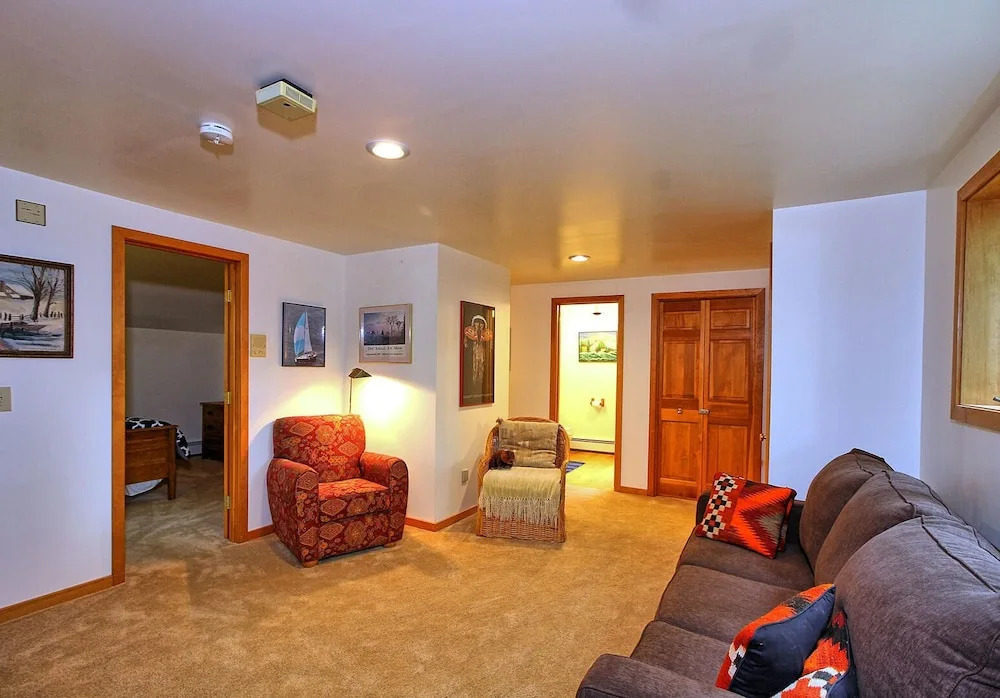 Lakewood Lodge