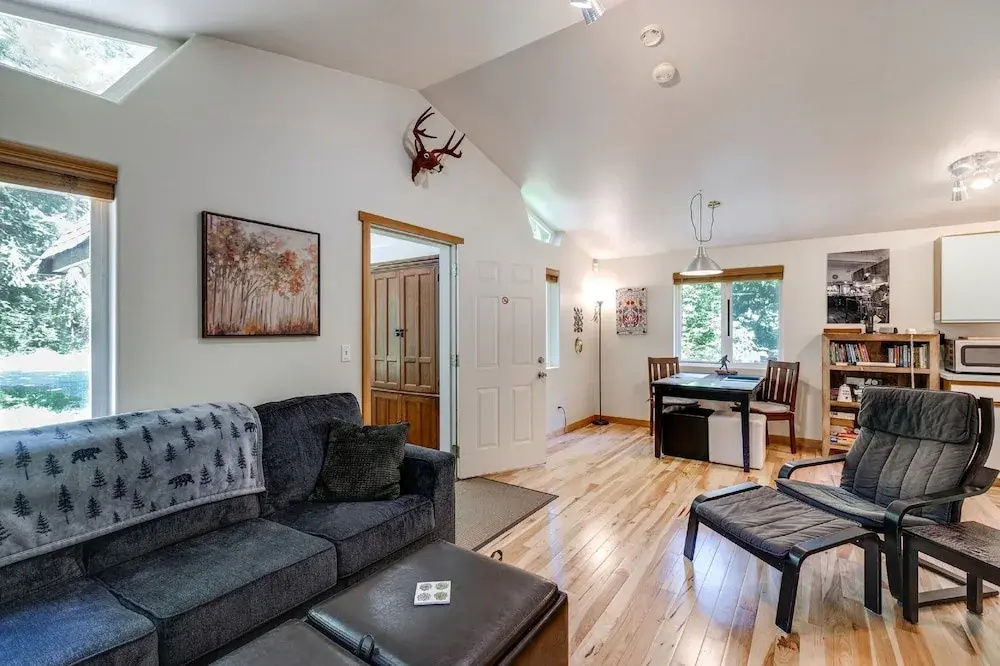 Mt. Baker Lodging Cabin 60 – Hot Tub, Wifi, Sleeps 2! by Mbl