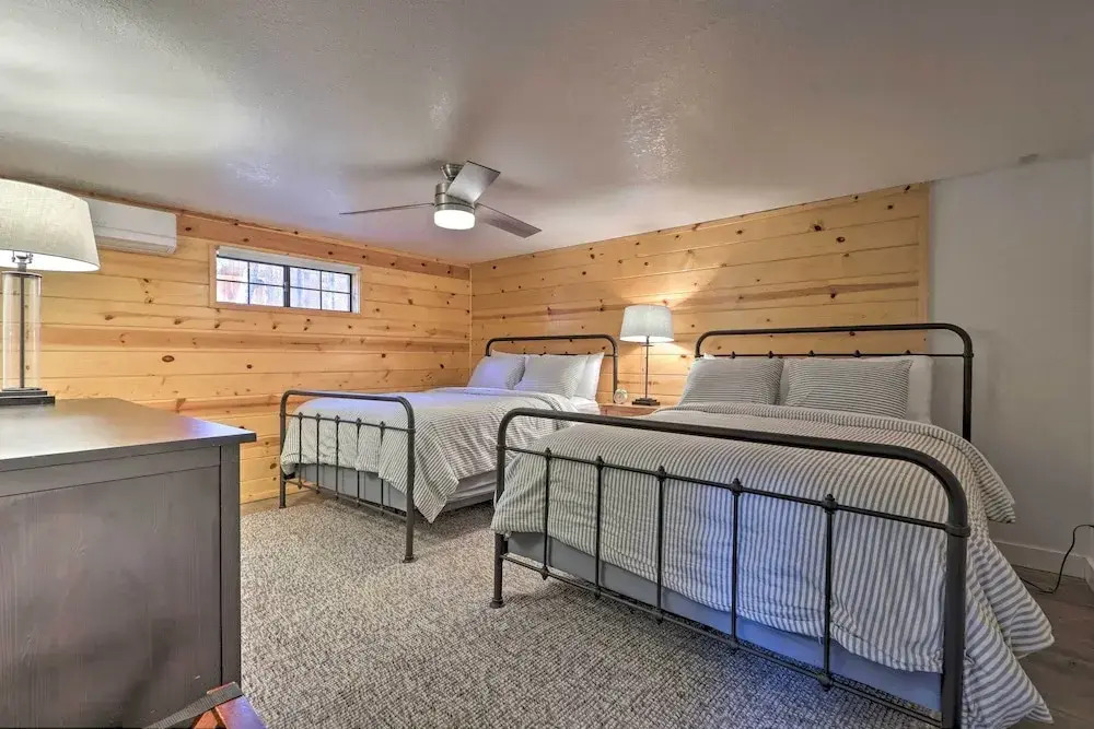 Deck, Games & Fire Pit: Modern Pine Cabin!