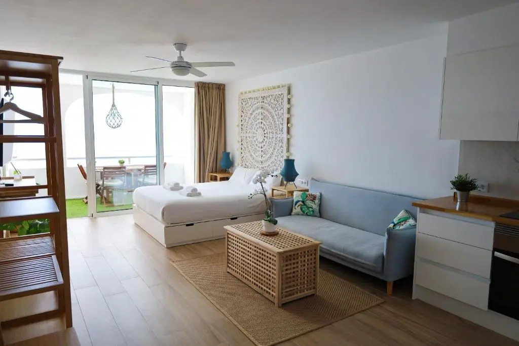 Cosy Sea View Studio FREE WIFI