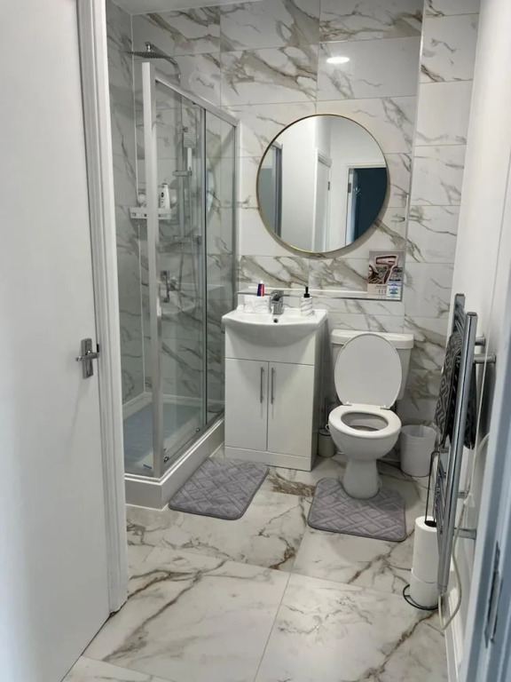 Beautiful 1-bed Apartment in Tipton