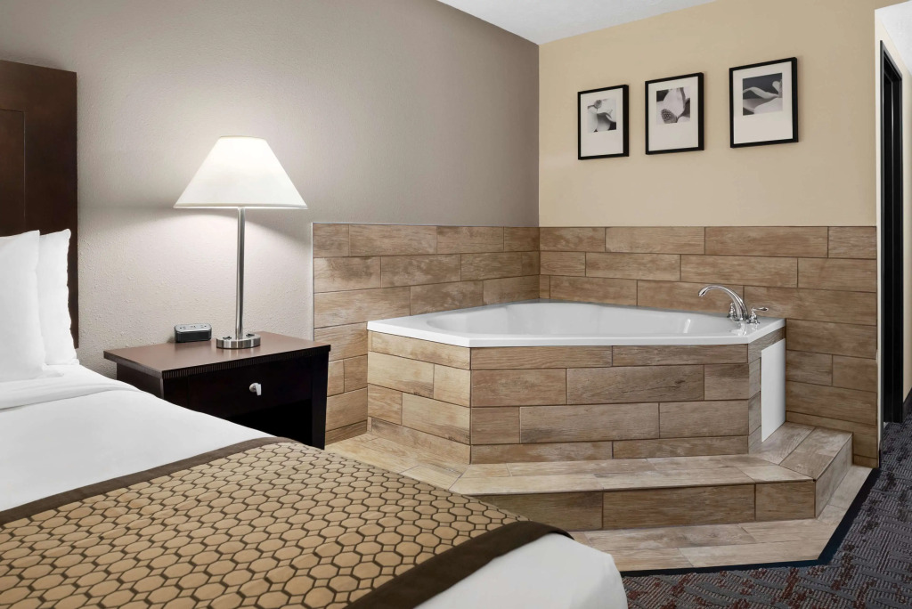 Baymont by Wyndham Belleville Airport Area Free Airport Shuttle