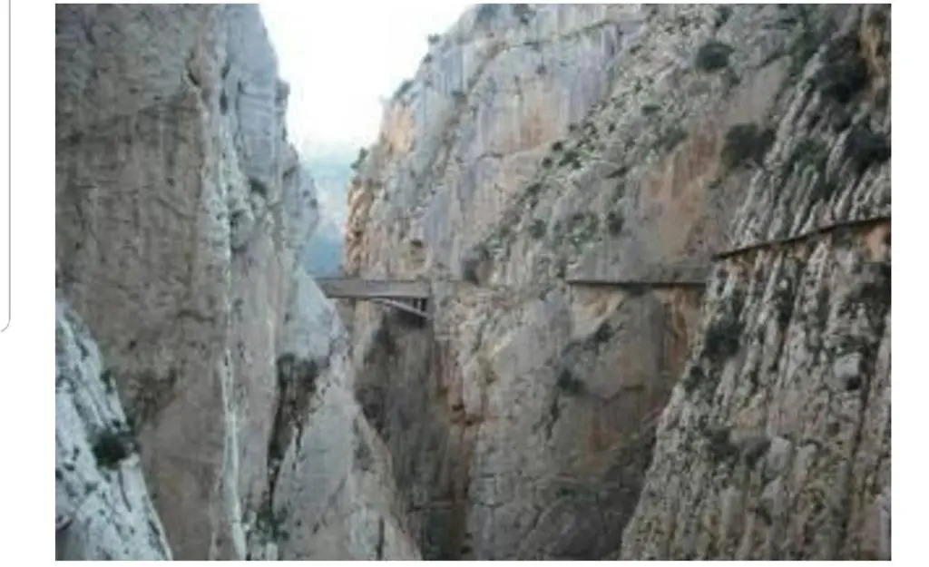 Apartamento en Cortijo totalmente reformado en pleno paraje natural Junto al Caminito del Rey y los sectores mas importantes de escalada A solo 2 minutos de la Estacion de tren