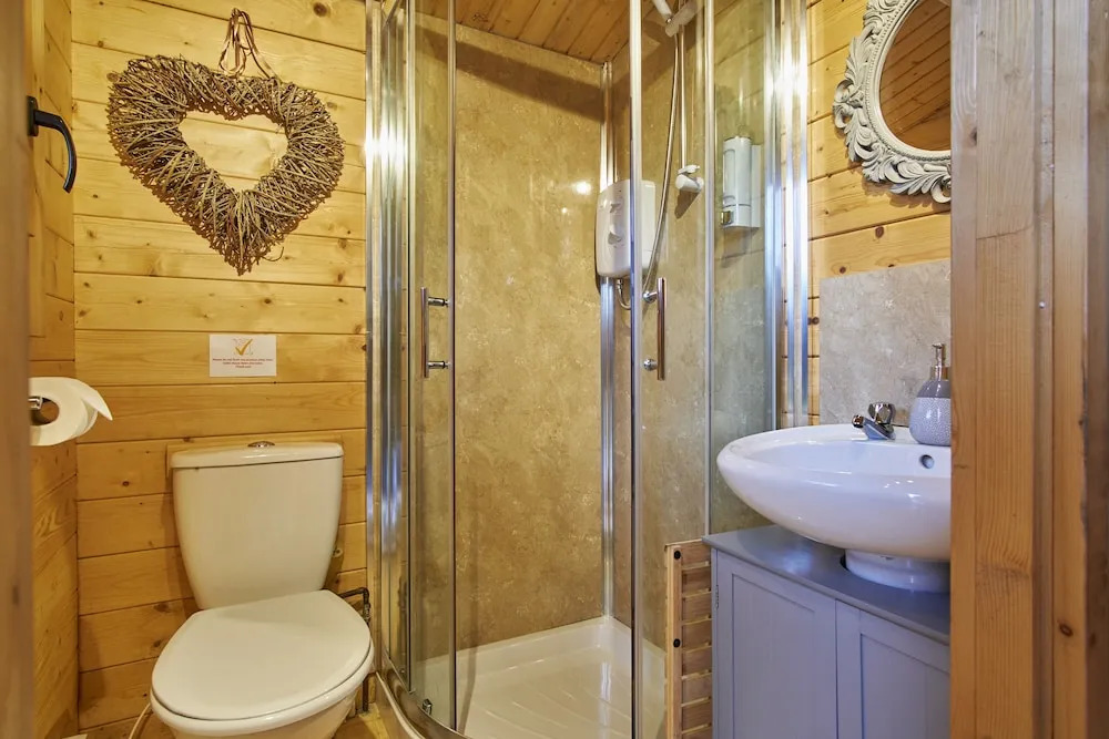 Cabin for 2 - Wood Burning Hot Tub & Fire