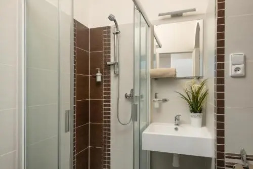 Henry Apartments
