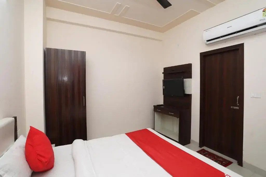 Oyo 39767 Hotel Av Plaza
