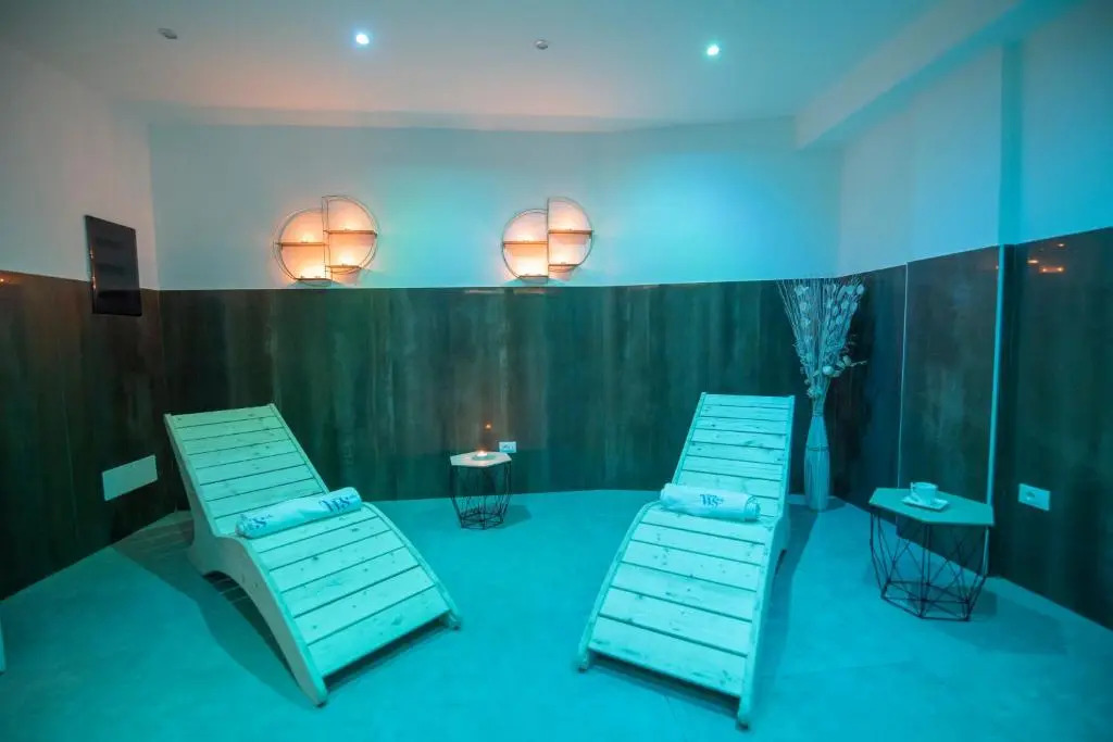 White Apartments & Spa