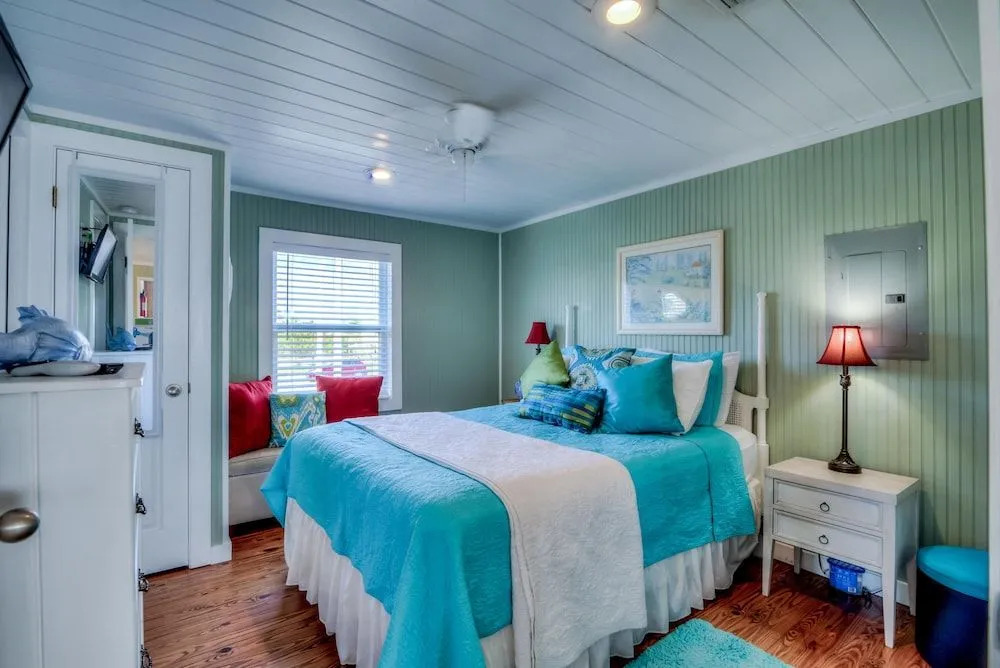 West Beach Cottage by RedAwning