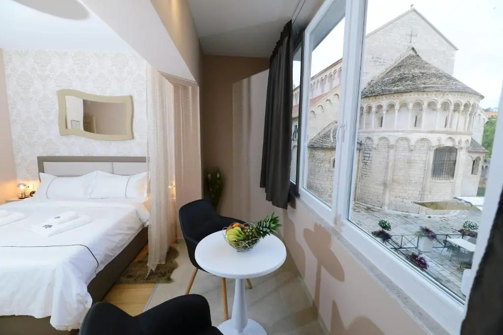 Tonio Rooms