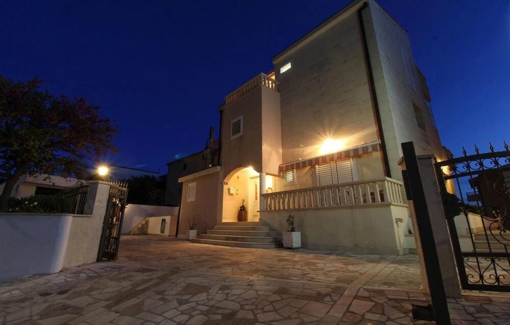 Amazing Apartment in Tucepi With 1 Bedrooms and Wifi