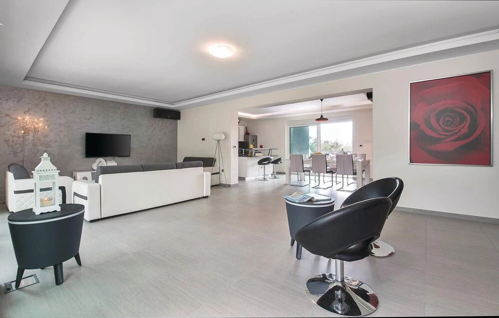 Awesome Home in Fazana With Wifi and 5 Bedrooms