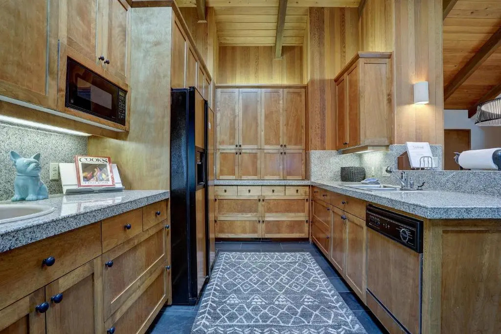 2 Pioneer-AC-Hot Tub-3BR/2BA