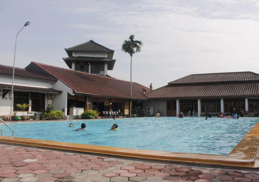 Front One Resort Magelang