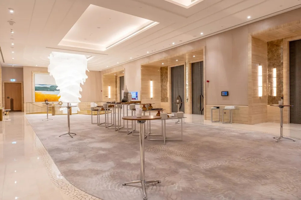 Ultra Luxury Palm Tower with Shared Hotel Facilities