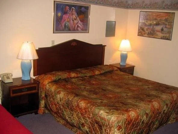 Knotty Pine Motel