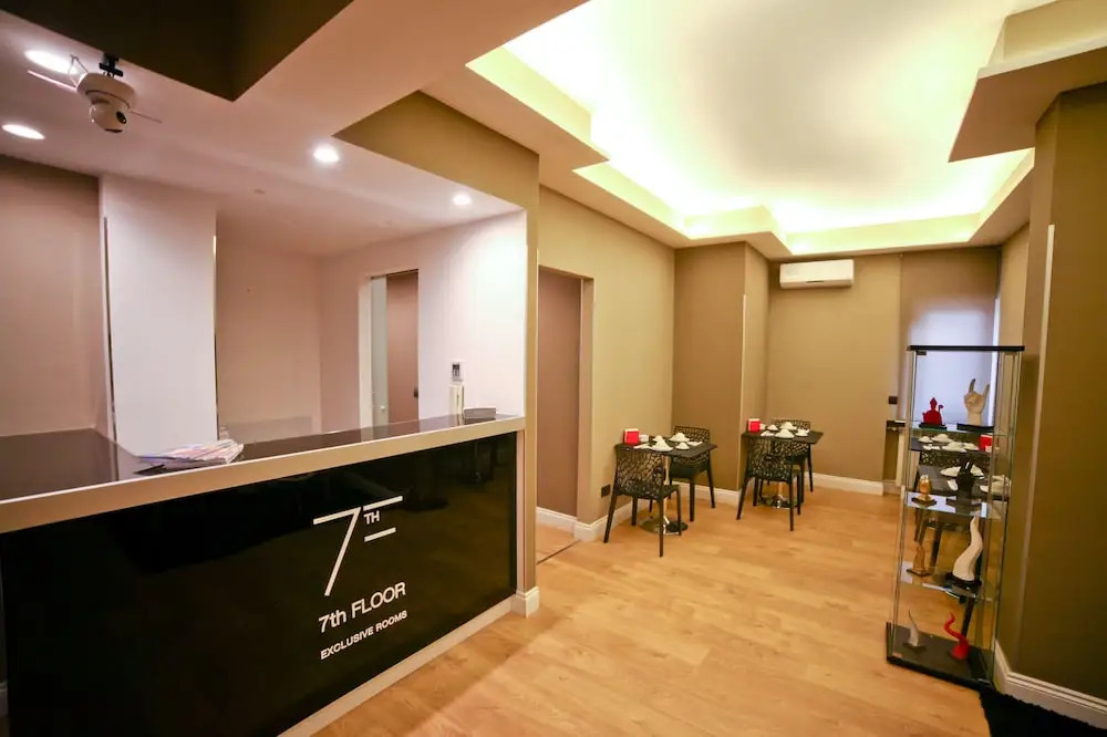 7th Floor Suite