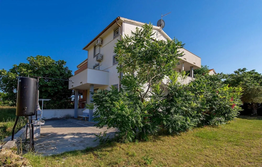 Stunning Home in Barbat-rab With Wifi and 2 Bedrooms