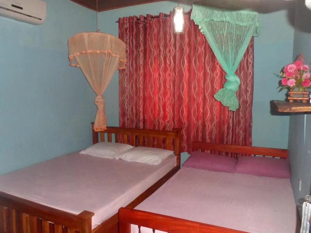 Thisal Guest House