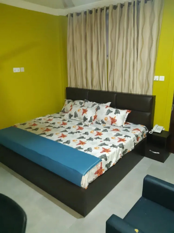 Julbert Plaza Hotel