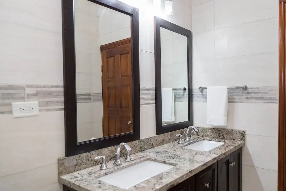Luxury 3 Level Town House