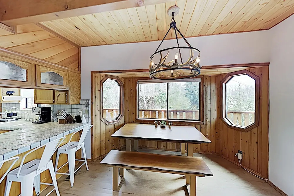 New Listing! Mountain-view Near The Slopes 2 Bedroom Home
