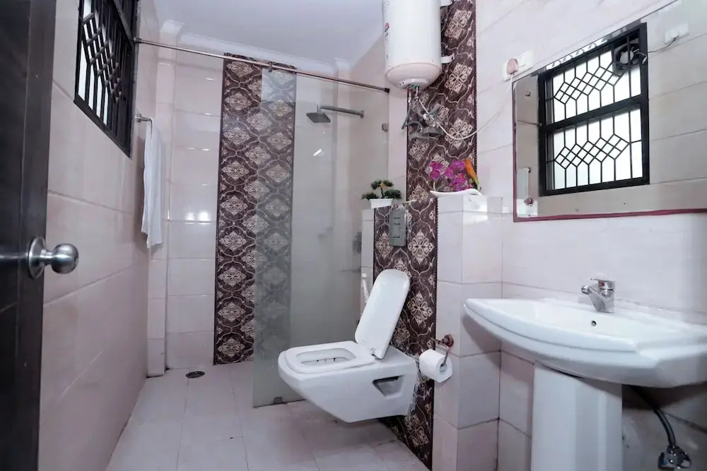 Hotel Noida Nest 105
