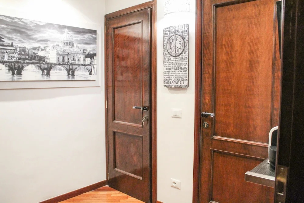 Vatican QG Rooms