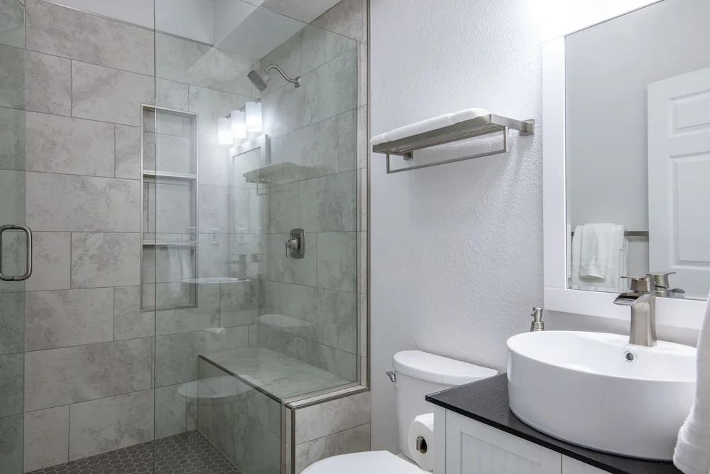 8140 E Pine - 6 Br Home